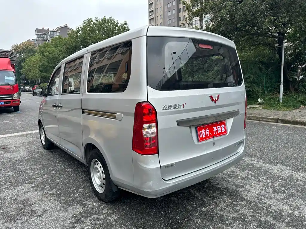 Wuling Rongguang V — миниатюра 4