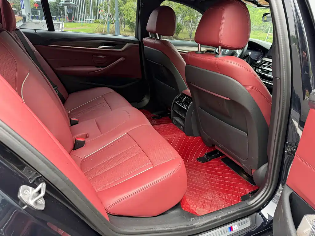 BMW 5 Series — миниатюра 10