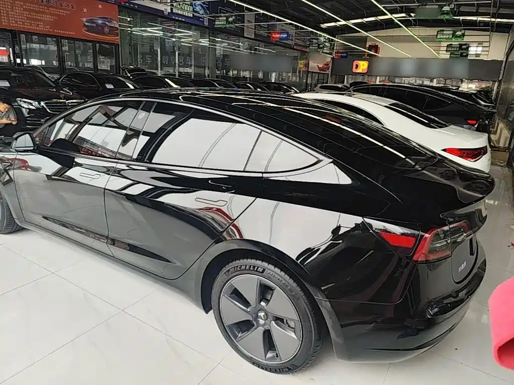 Tesla Model 3 — миниатюра 5