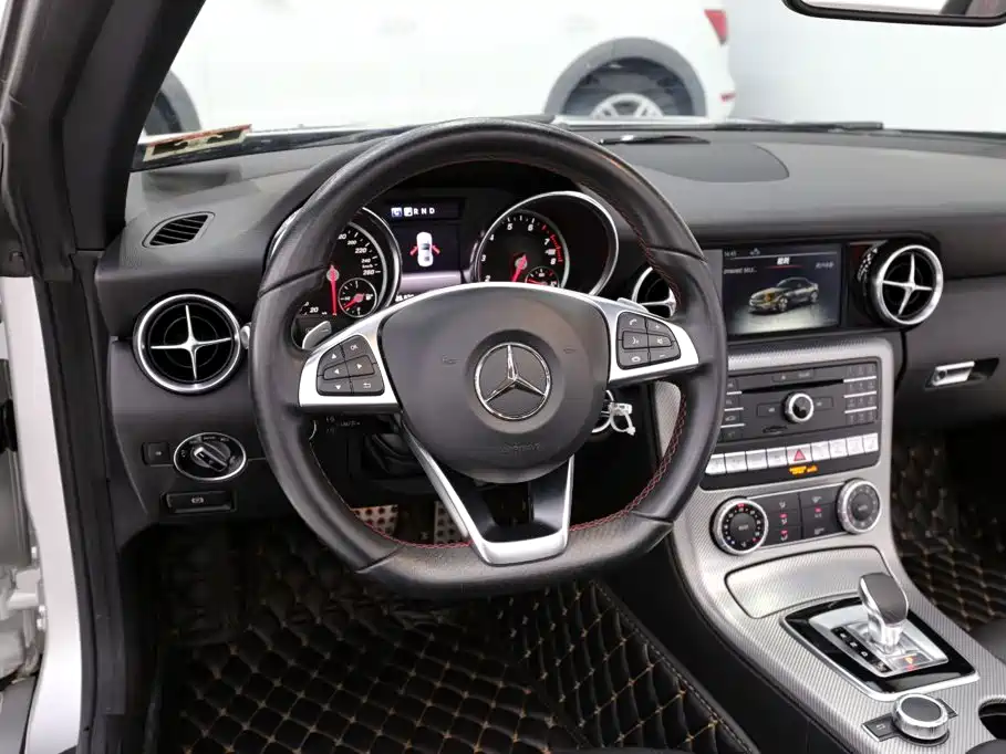 Mercedes-Benz SLC — миниатюра 13