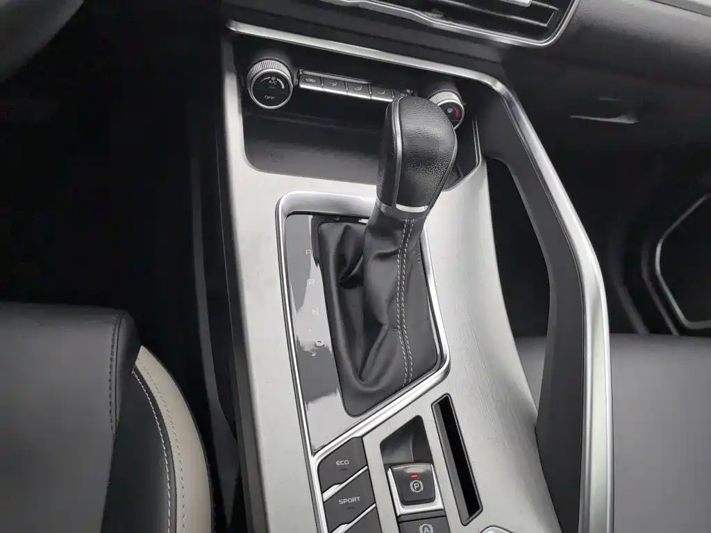 Geely Binyue — миниатюра 13