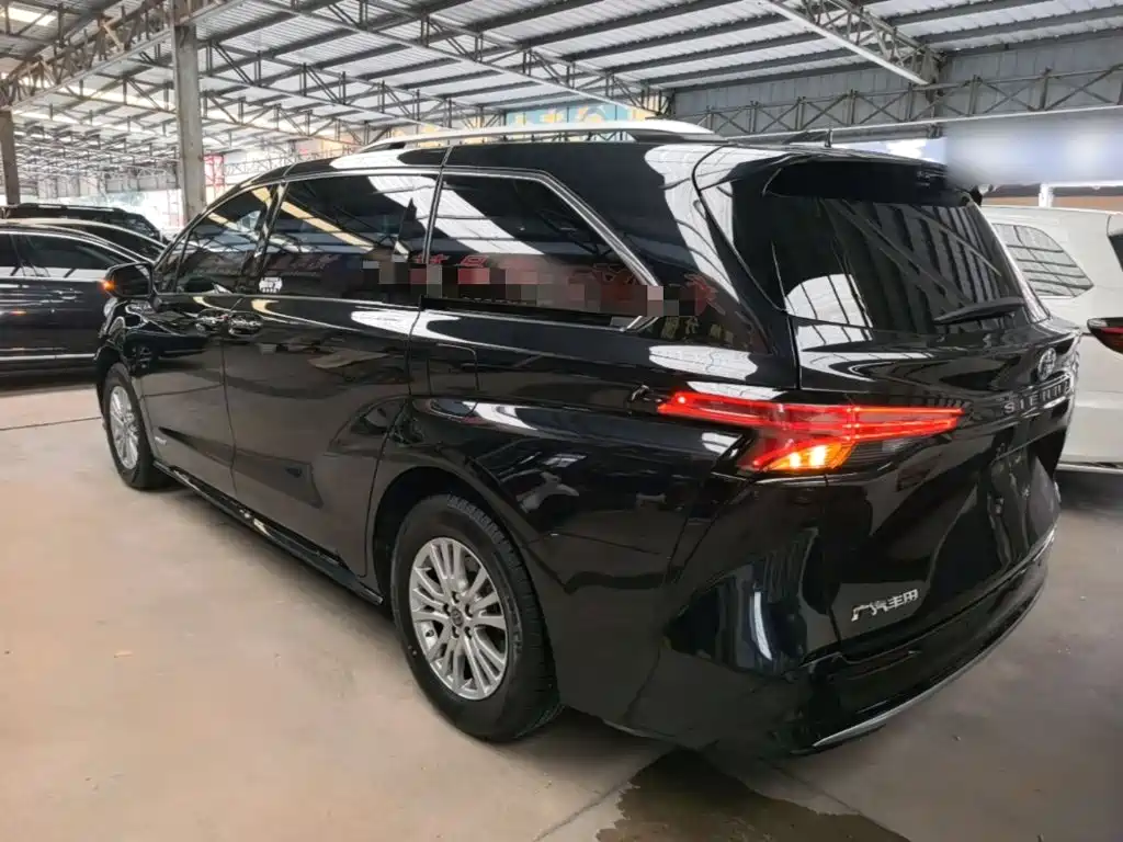 Toyota Sienna — миниатюра 5