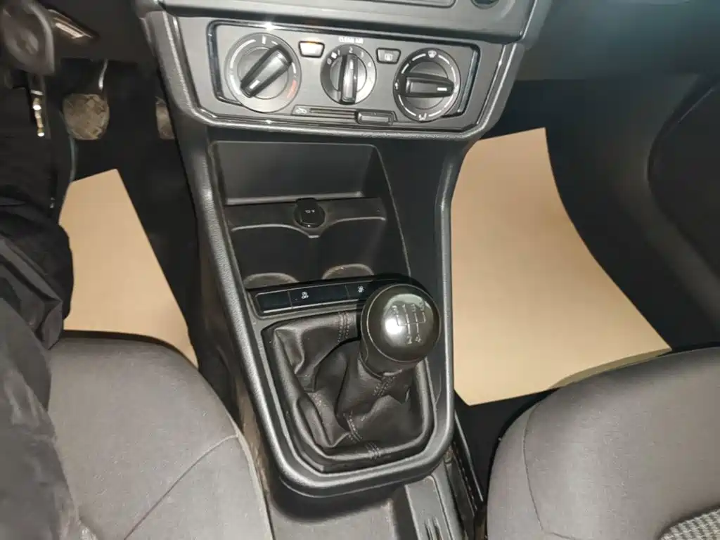 Volkswagen Santana — миниатюра 14