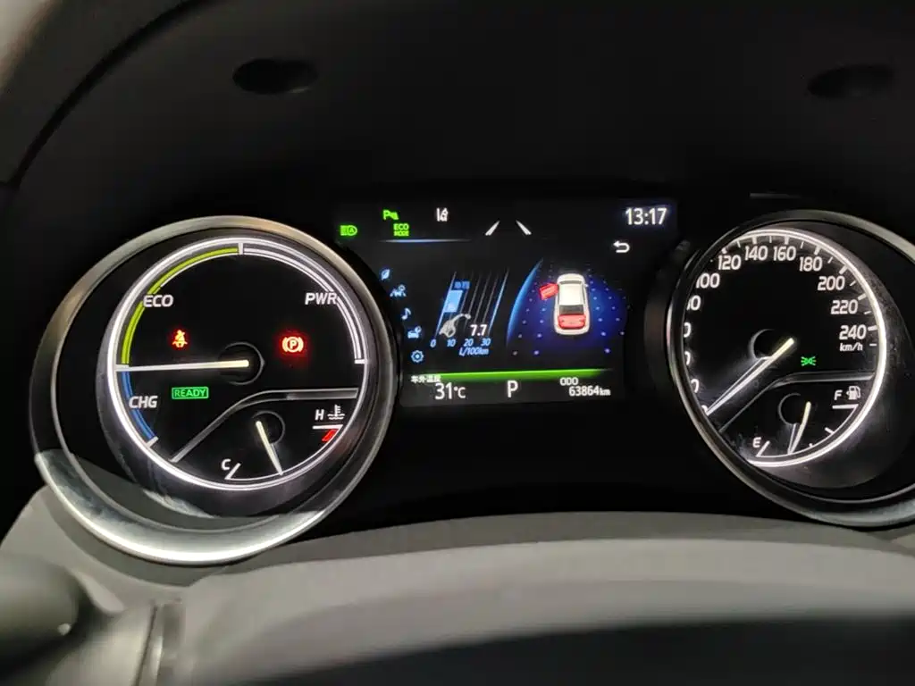 Toyota Camry — миниатюра 12