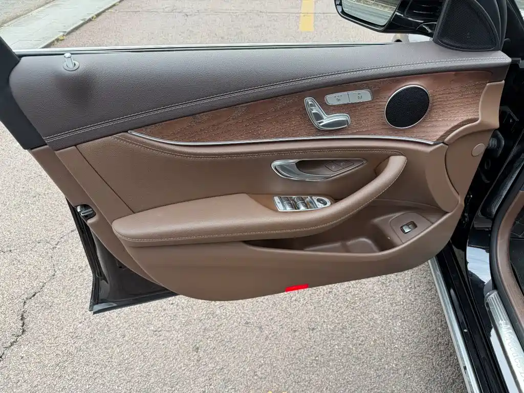 Mercedes-Benz E-Class — миниатюра 6