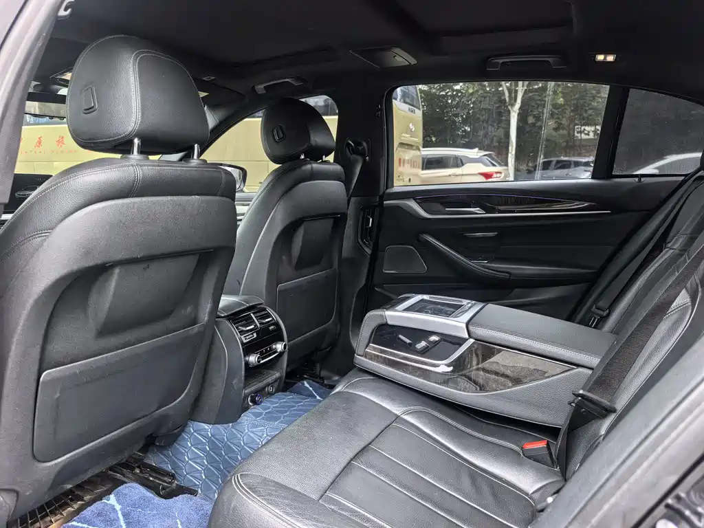 BMW 5 Series — миниатюра 14