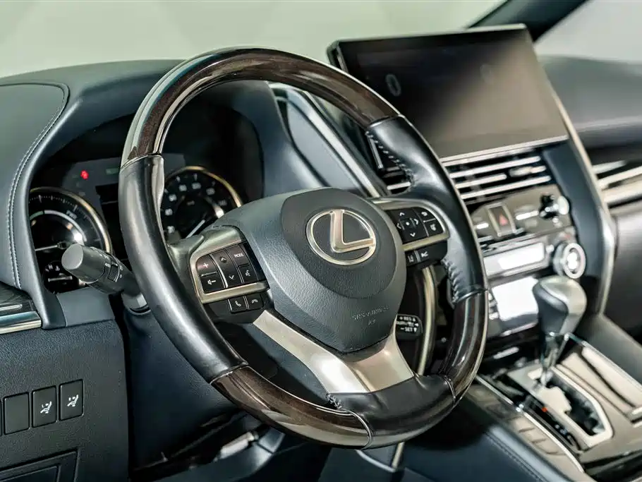 Lexus LM — миниатюра 11