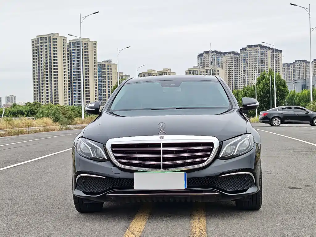 Mercedes-Benz E-Class — миниатюра 2