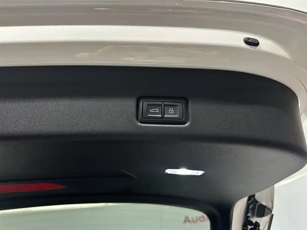 Audi Q6L e-tron — миниатюра 13