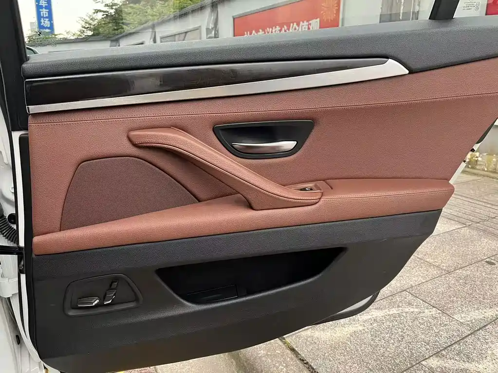 BMW 5 Series — миниатюра 15