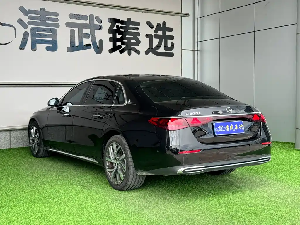 Mercedes-Benz E-Class — миниатюра 13