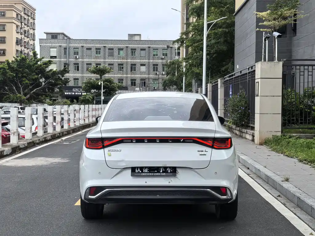 Geely Emgrand L HiP L HiP 2022 1.5TD-DHT Pro 100KM Super