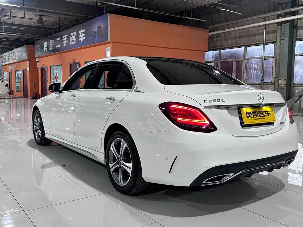 Mercedes-Benz C-Class — миниатюра 6