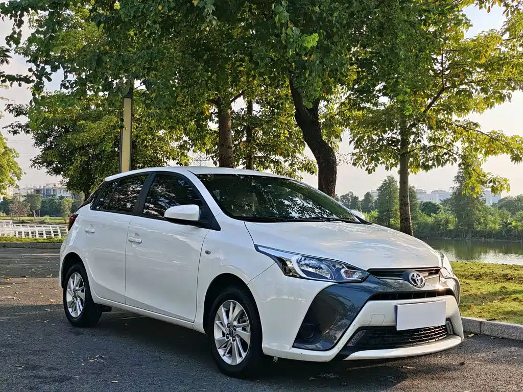 Toyota Yaris L — миниатюра 3