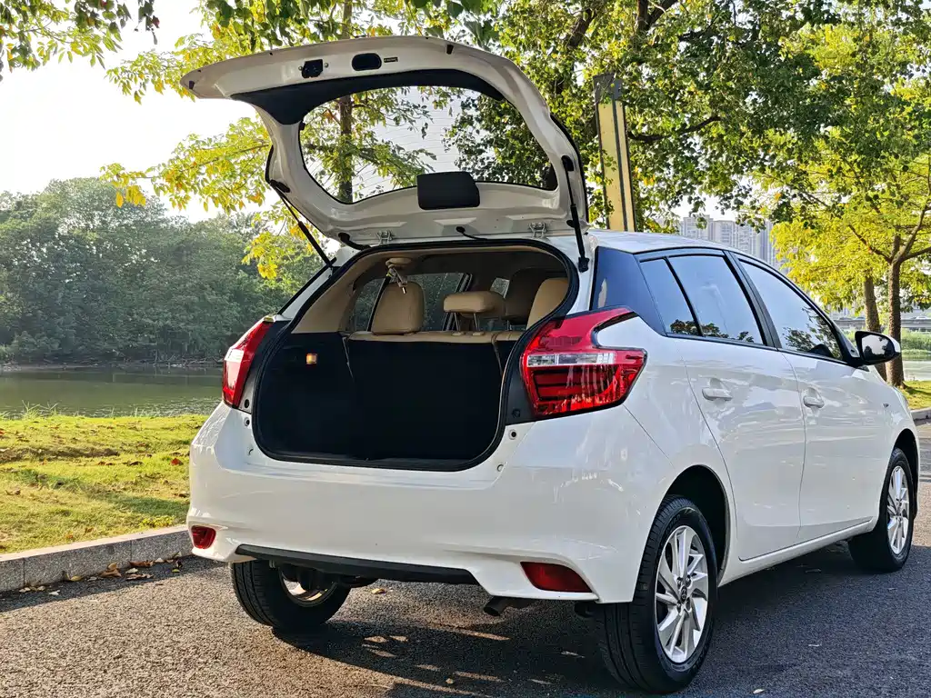 Toyota Yaris L — миниатюра 10