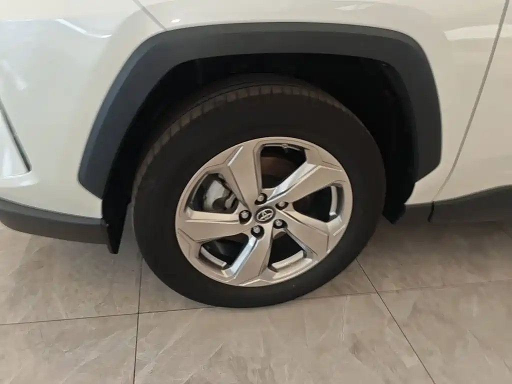 Toyota RAV4 — миниатюра 23
