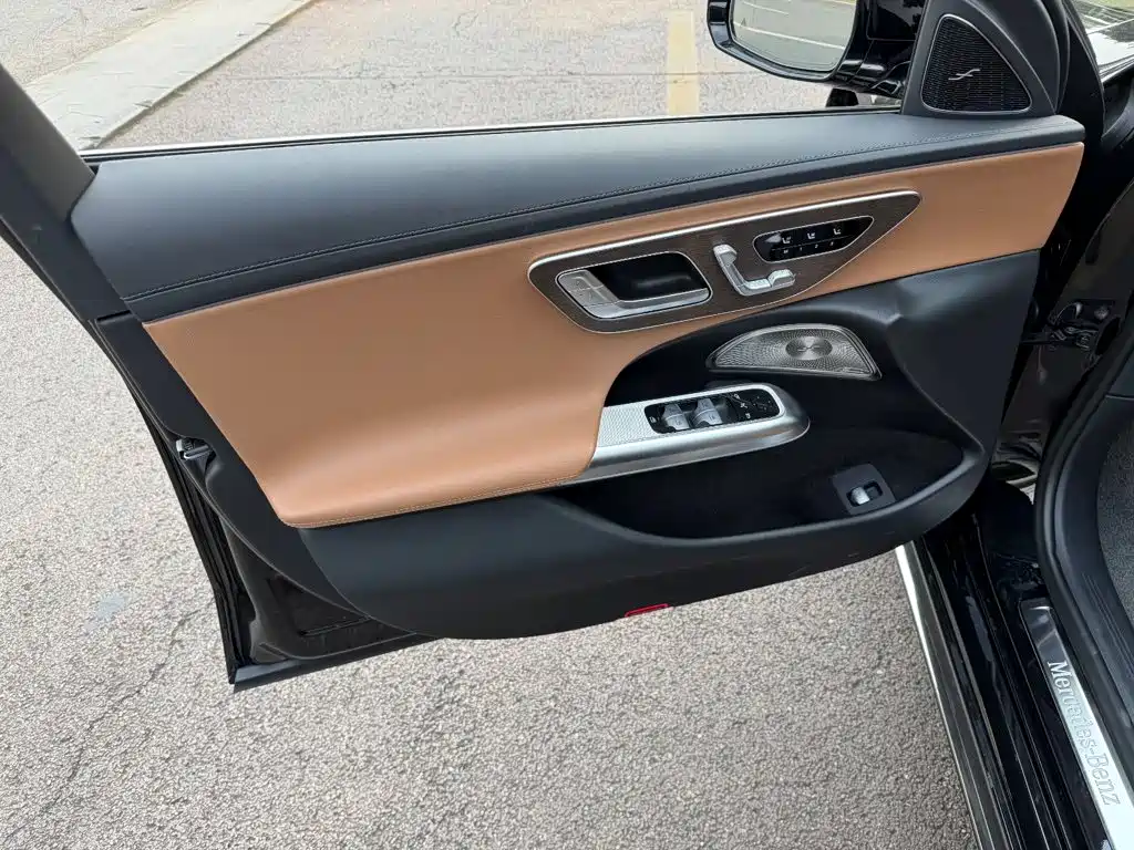 Mercedes-Benz E-Class — миниатюра 6