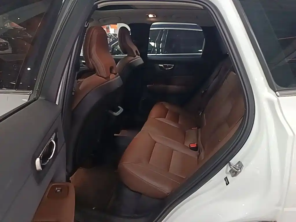 Volvo XC60 — миниатюра 17