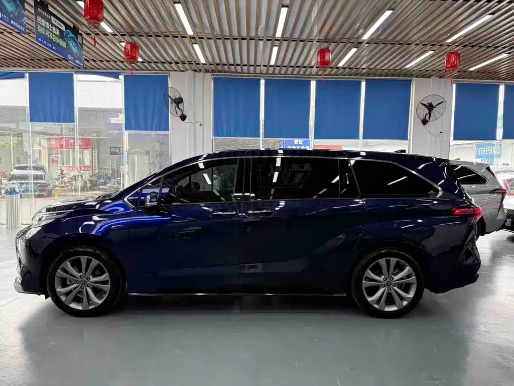 Toyota Sienna — миниатюра 3