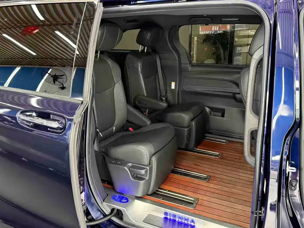 Toyota Sienna — миниатюра 5