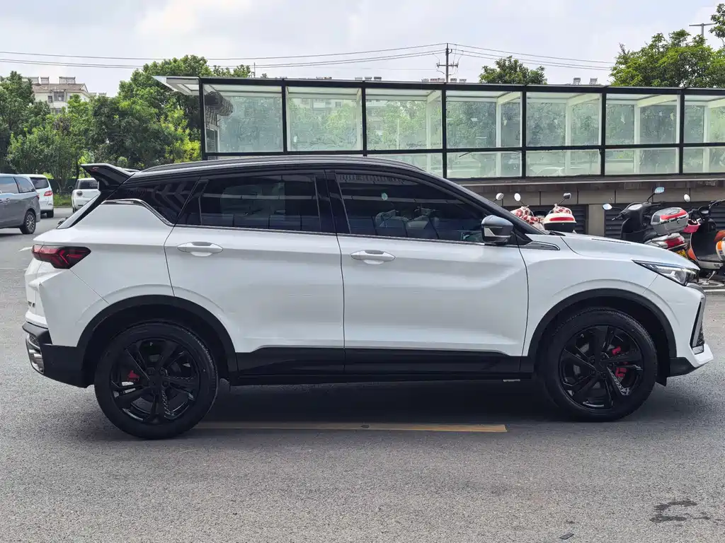 Geely Binyue — миниатюра 7