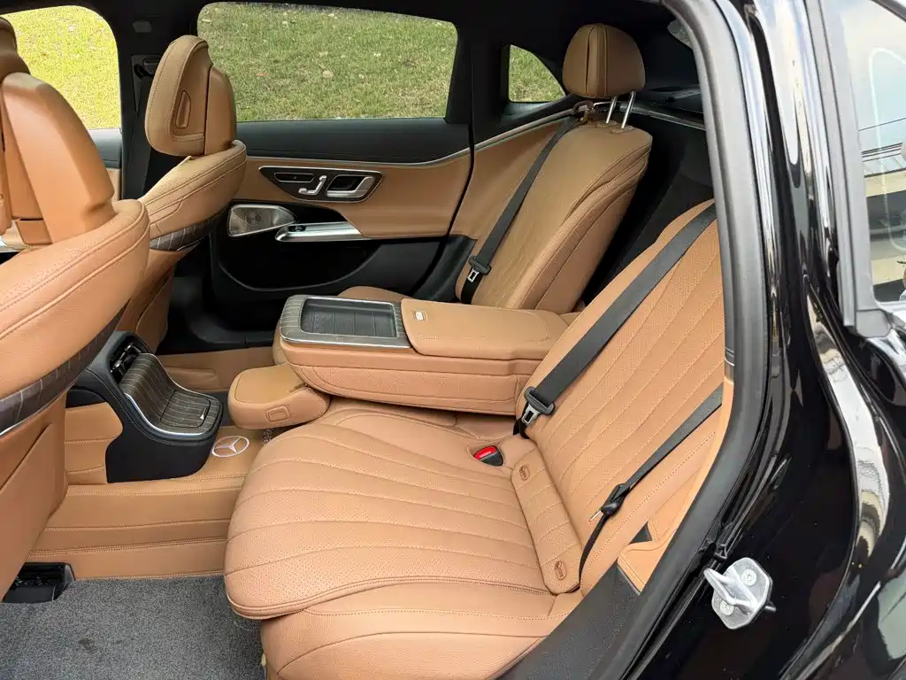 Mercedes-Benz E-Class — миниатюра 12