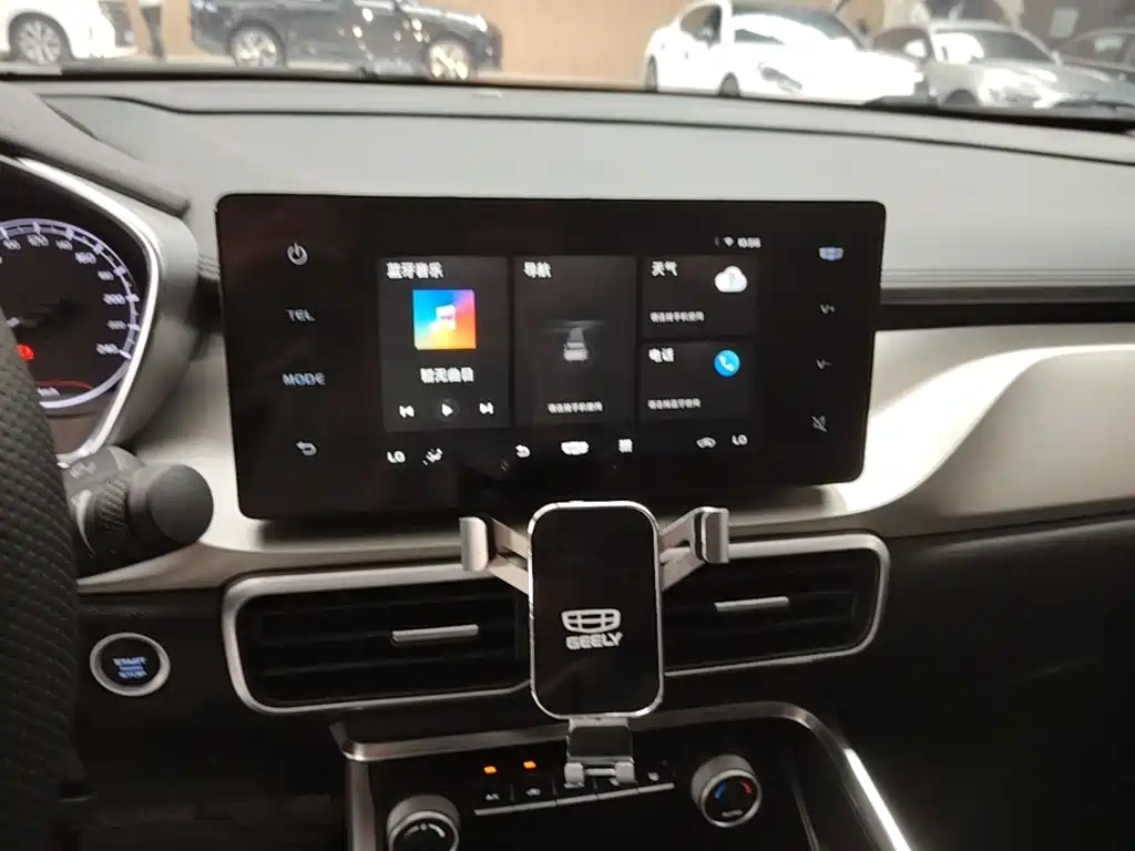 Geely Binyue — миниатюра 13
