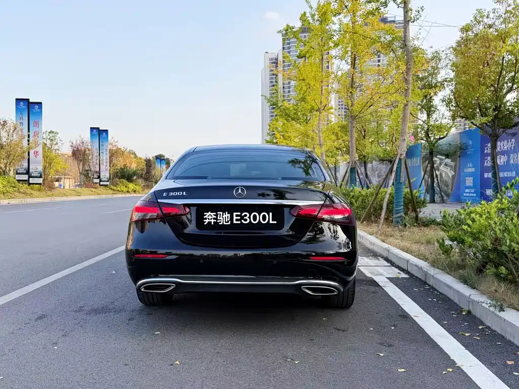 Mercedes-Benz E-Class — миниатюра 8