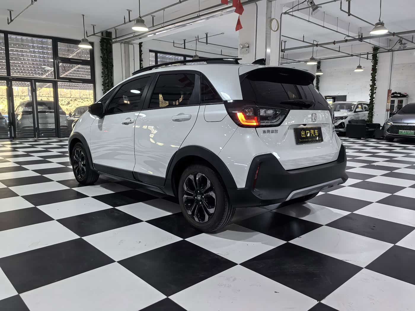 Honda Life 1.5 л 2022 г. Белый, пробег 15700 км