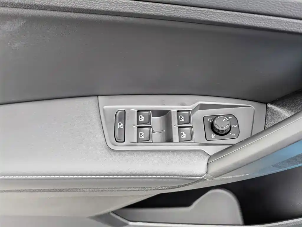 Volkswagen Tiguan L — миниатюра 9