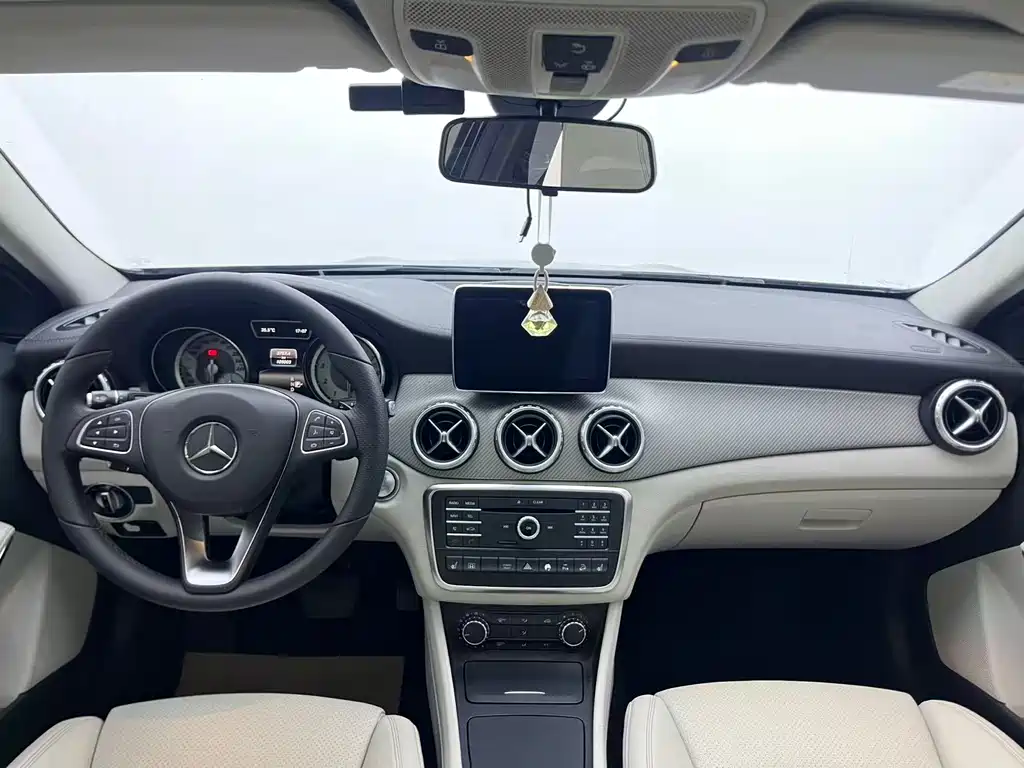 Mercedes-Benz GLA 2016 GLA 220 4MATIC Fashion