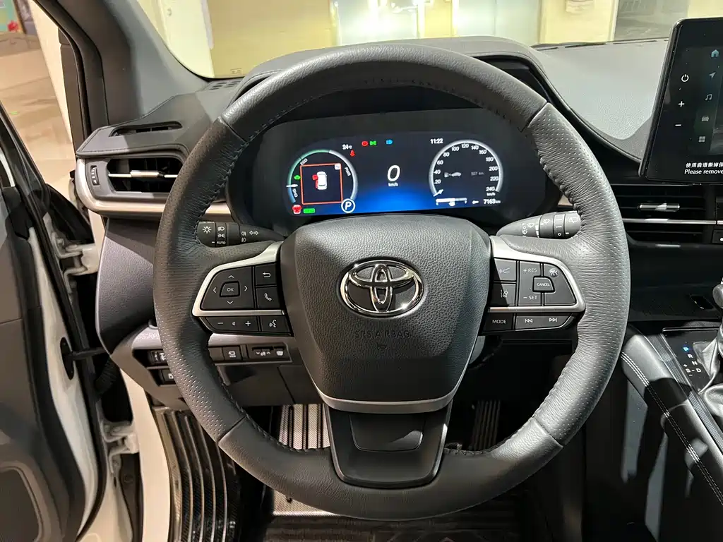 Toyota Granvia — миниатюра 10
