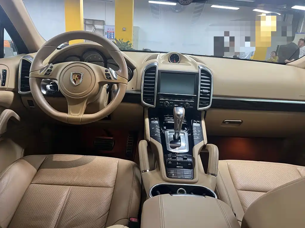 Porsche Cayenne — миниатюра 7