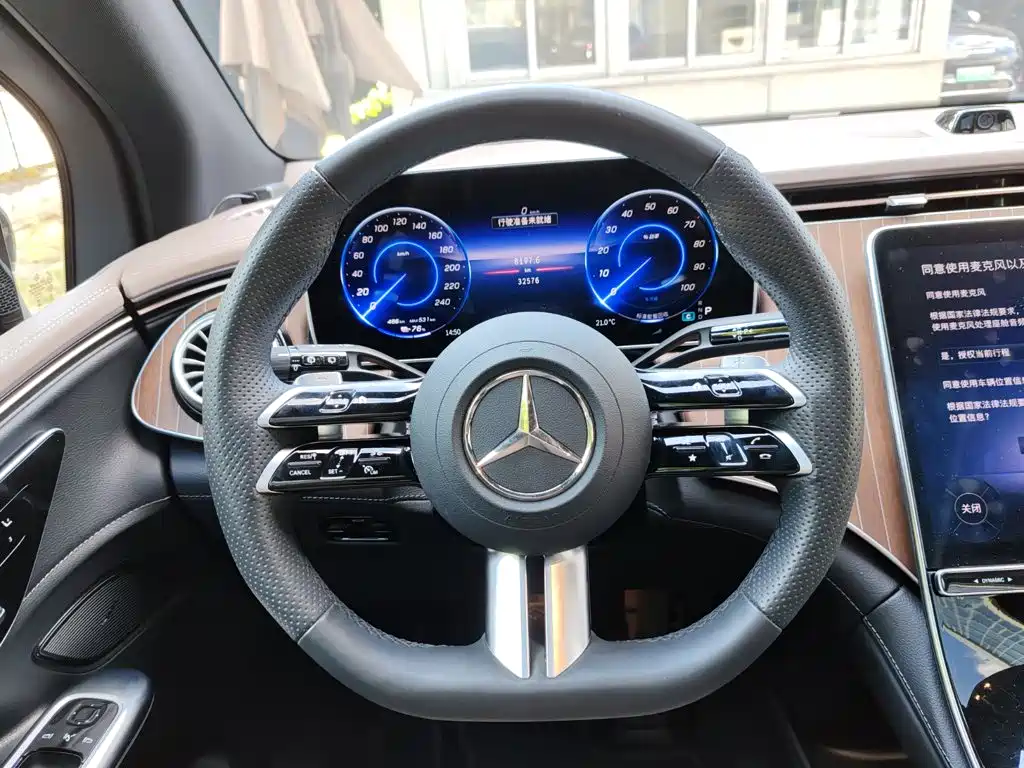 Mercedes-Benz EQE SUV — миниатюра 5
