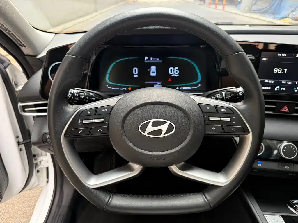 Hyundai Elantra — миниатюра 11