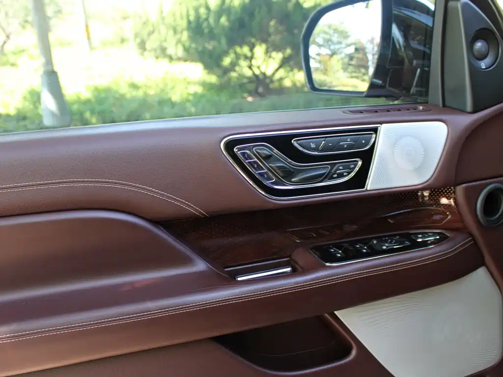 Lincoln Navigator — миниатюра 22