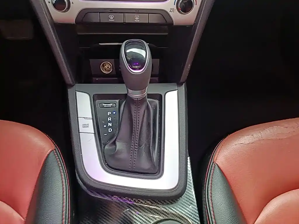 Hyundai Elantra — миниатюра 14