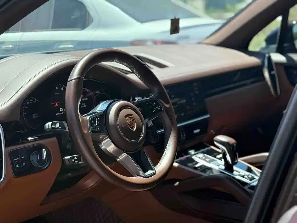 Porsche Cayenne — миниатюра 4