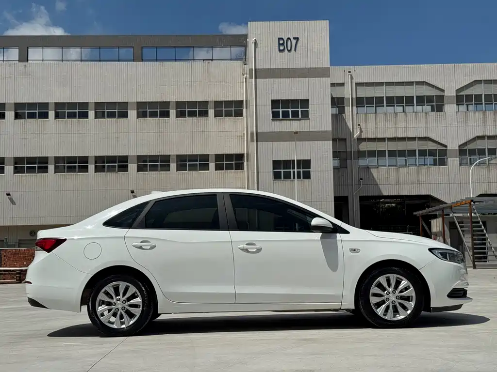 Buick Excelle — миниатюра 4