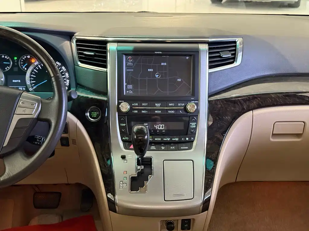Toyota Alphard — миниатюра 15