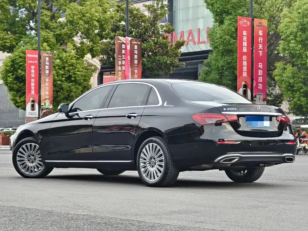 Mercedes-Benz E-Class — миниатюра 4