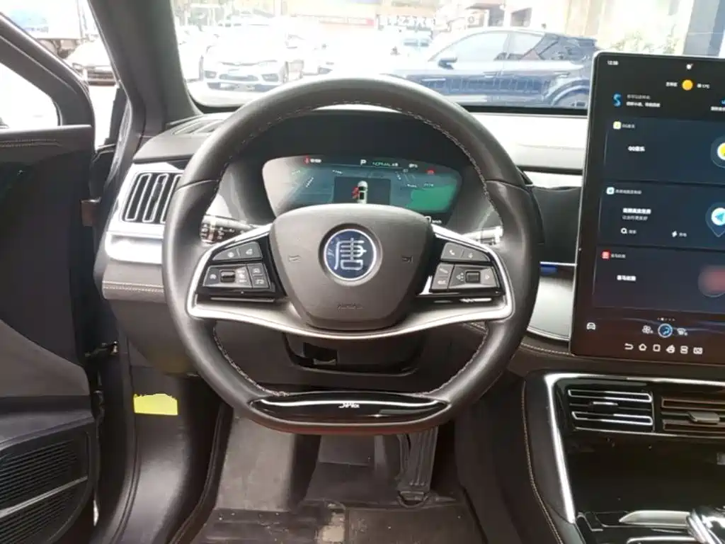 BYD Tang PHEV 2023 — фото 10