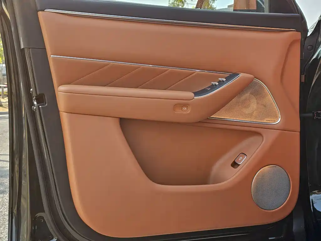 AITO ASK THE WORLD M8