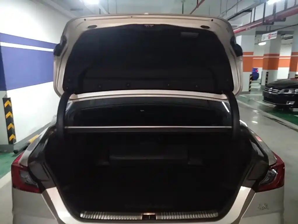 Toyota Camry — миниатюра 19