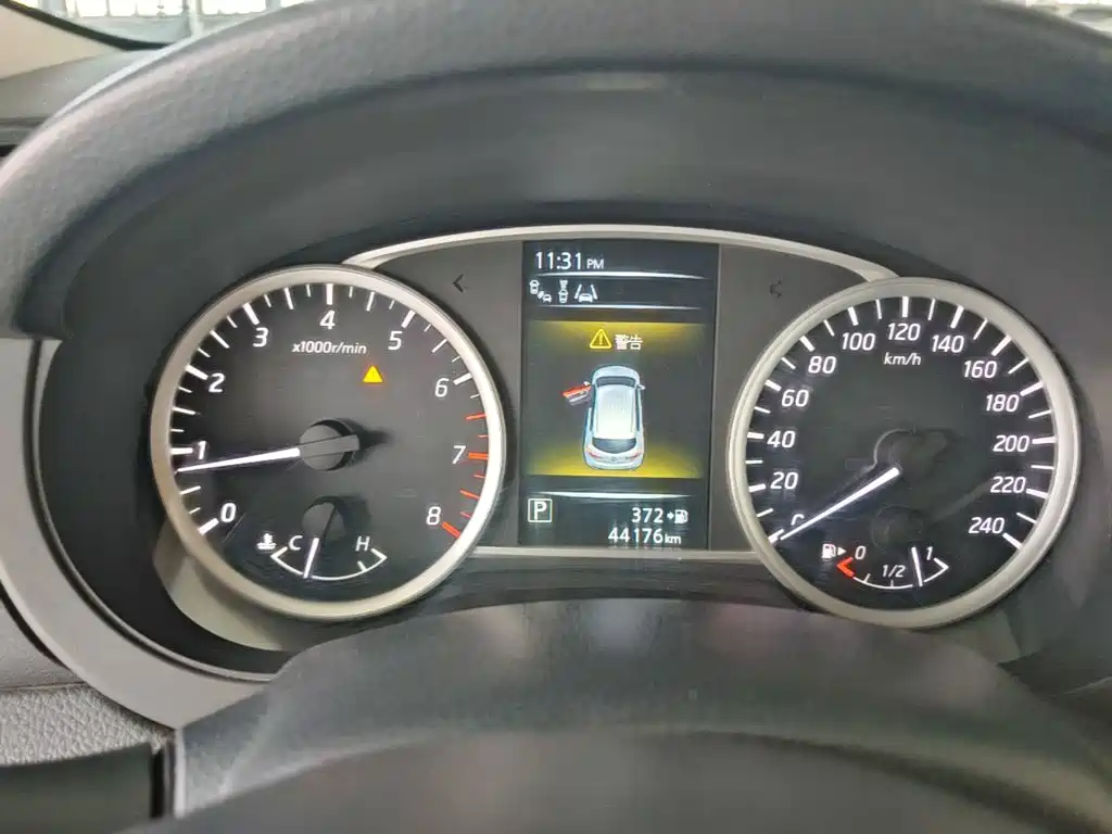 Nissan Tiida — миниатюра 12