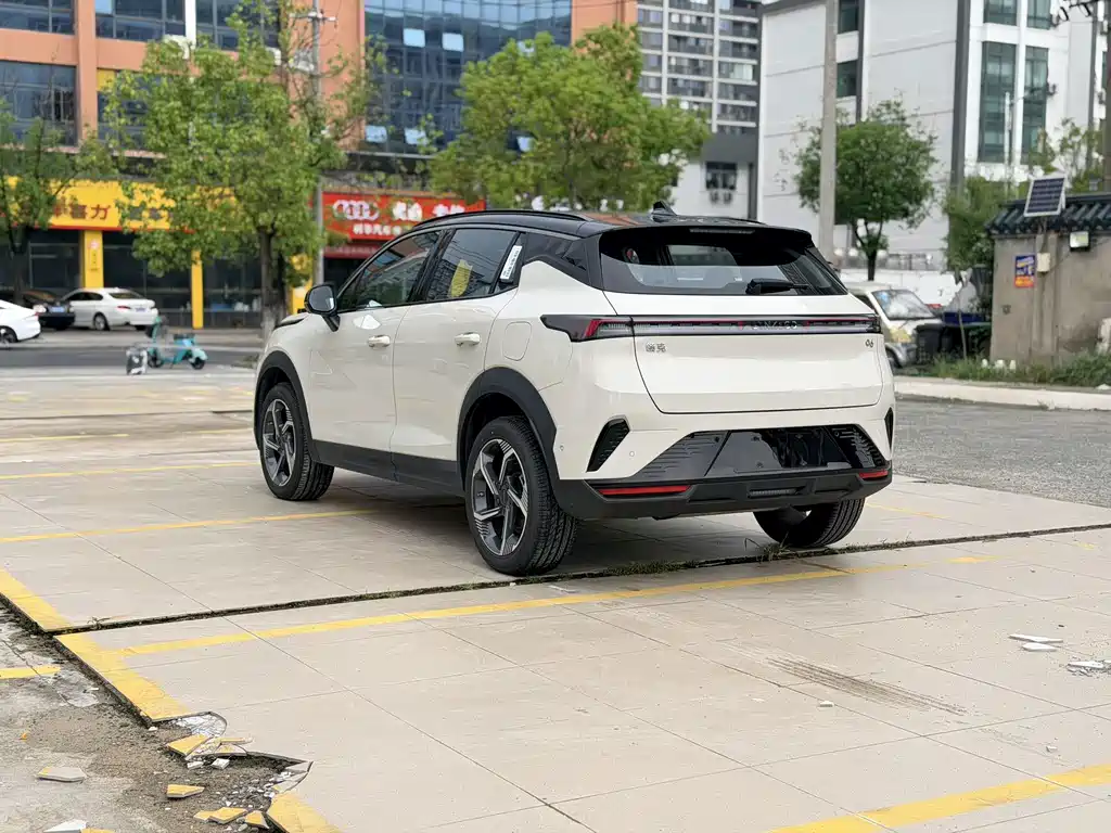 Lynk & Co 06 — миниатюра 11