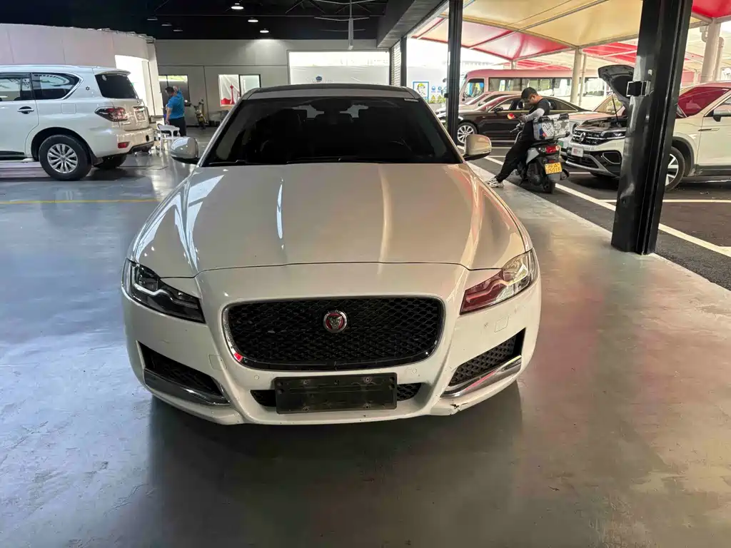 Jaguar XFL — миниатюра 2