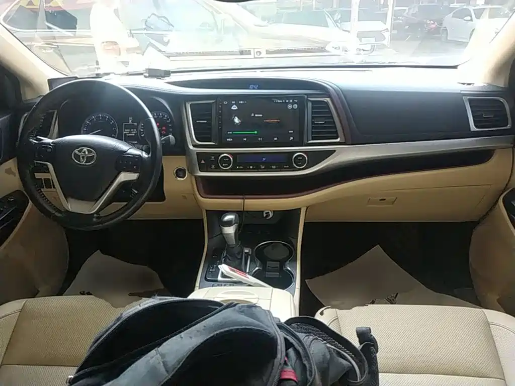 Toyota Highlander 2015 2.0T Luxury 7 мест
