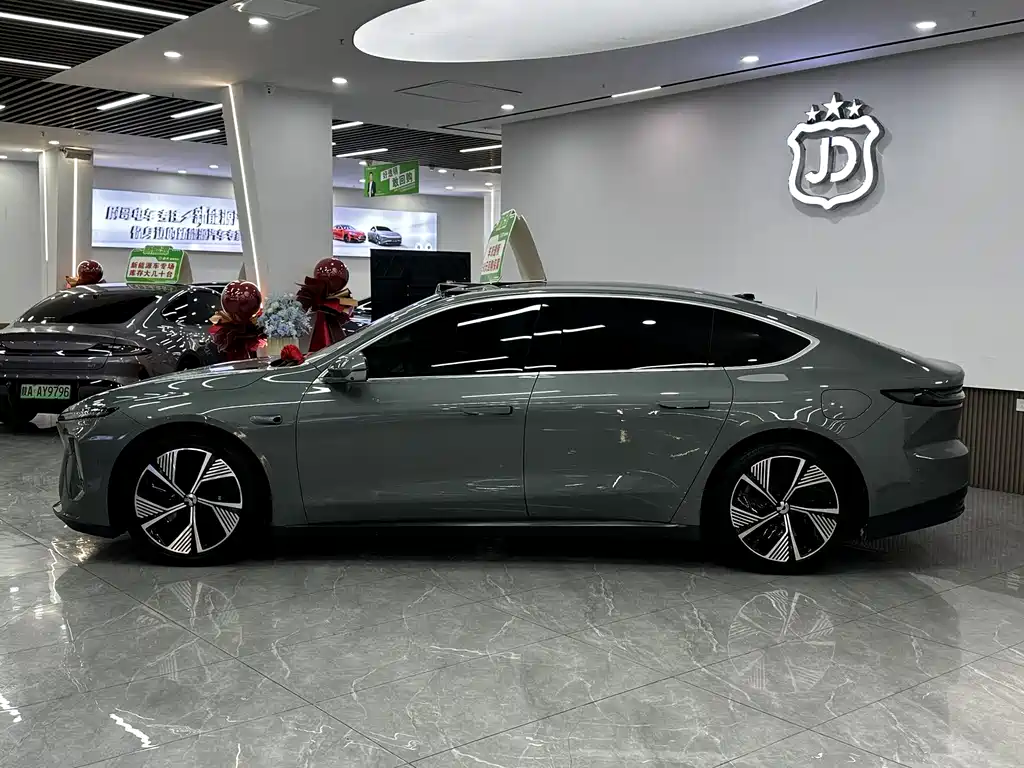 NIO NIO ET7