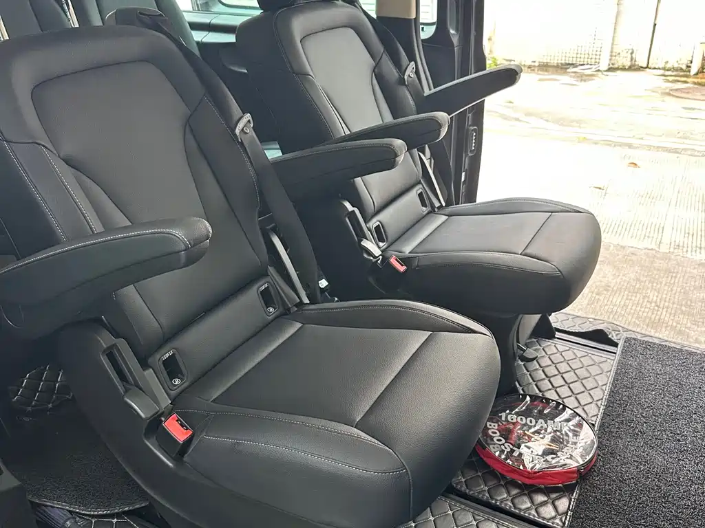 Mercedes-Benz Vito 2023 2.0T 7 мест